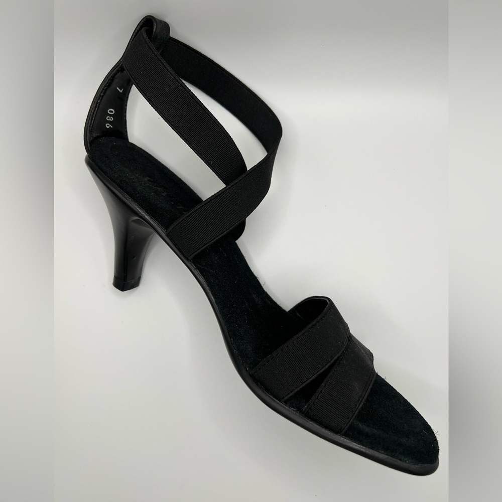 Vivanz Black Strappy Sandal (Size 7)